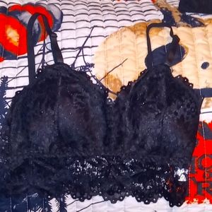 3 lace bras. Brand new wot. Red, black and navy blue.